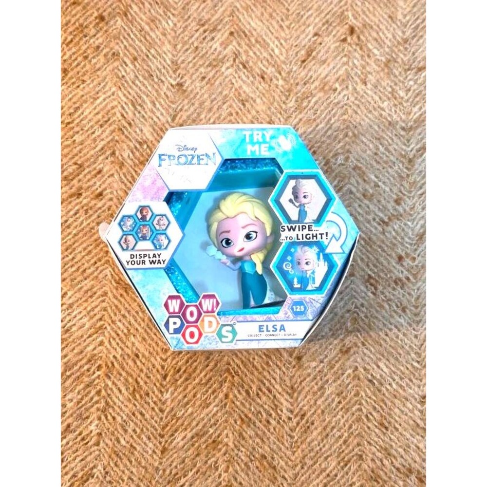 Disney Frozen Elsa Wow! Pods Light-Up Connectable Figure
